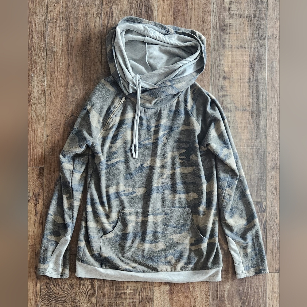 7th Ray Camouflage Women's Hoodie